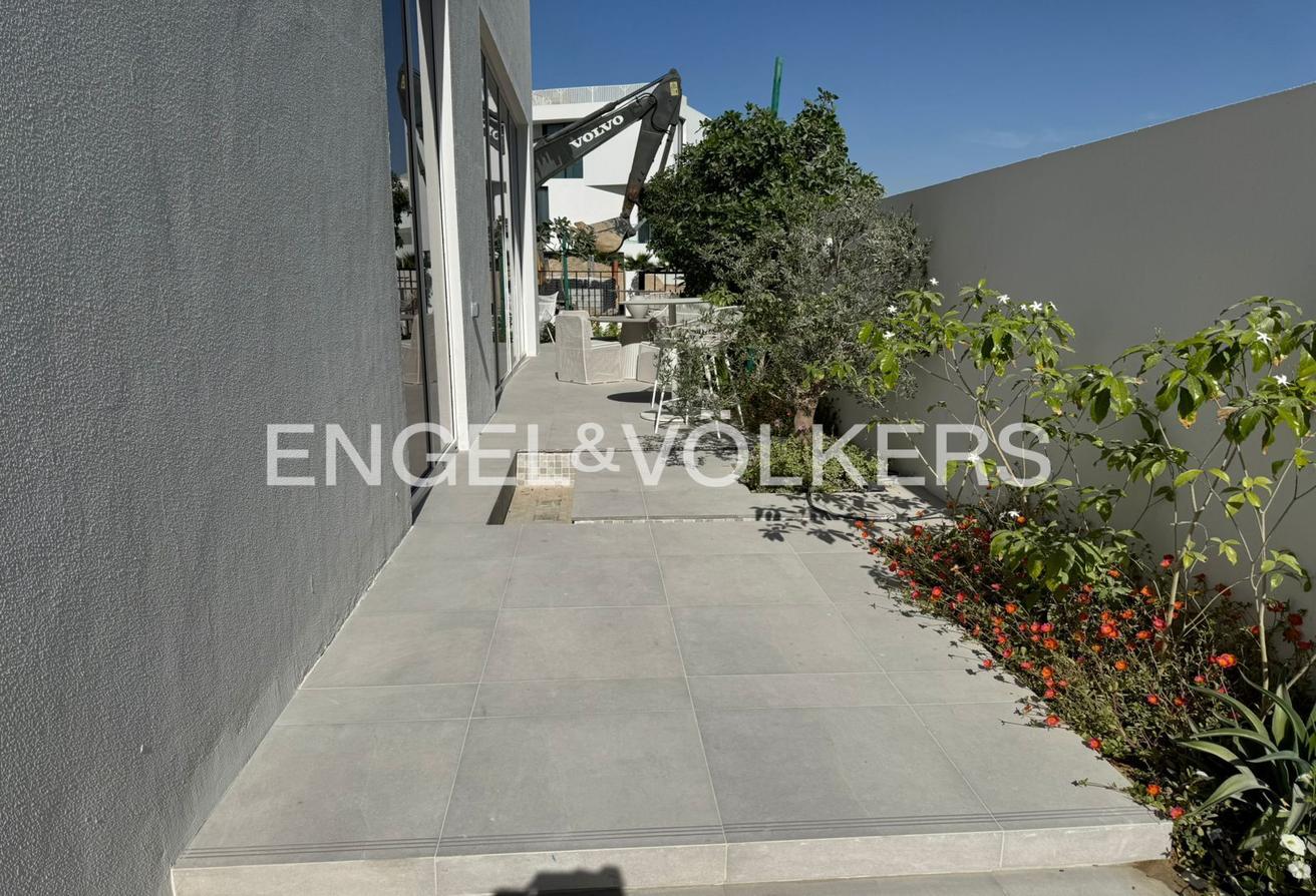 4 Bedroom | Park View | Premium photo 25