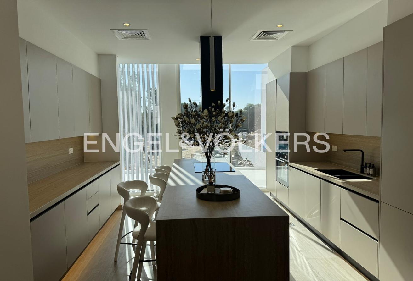 4 Bedroom | Park View | Premium photo 9
