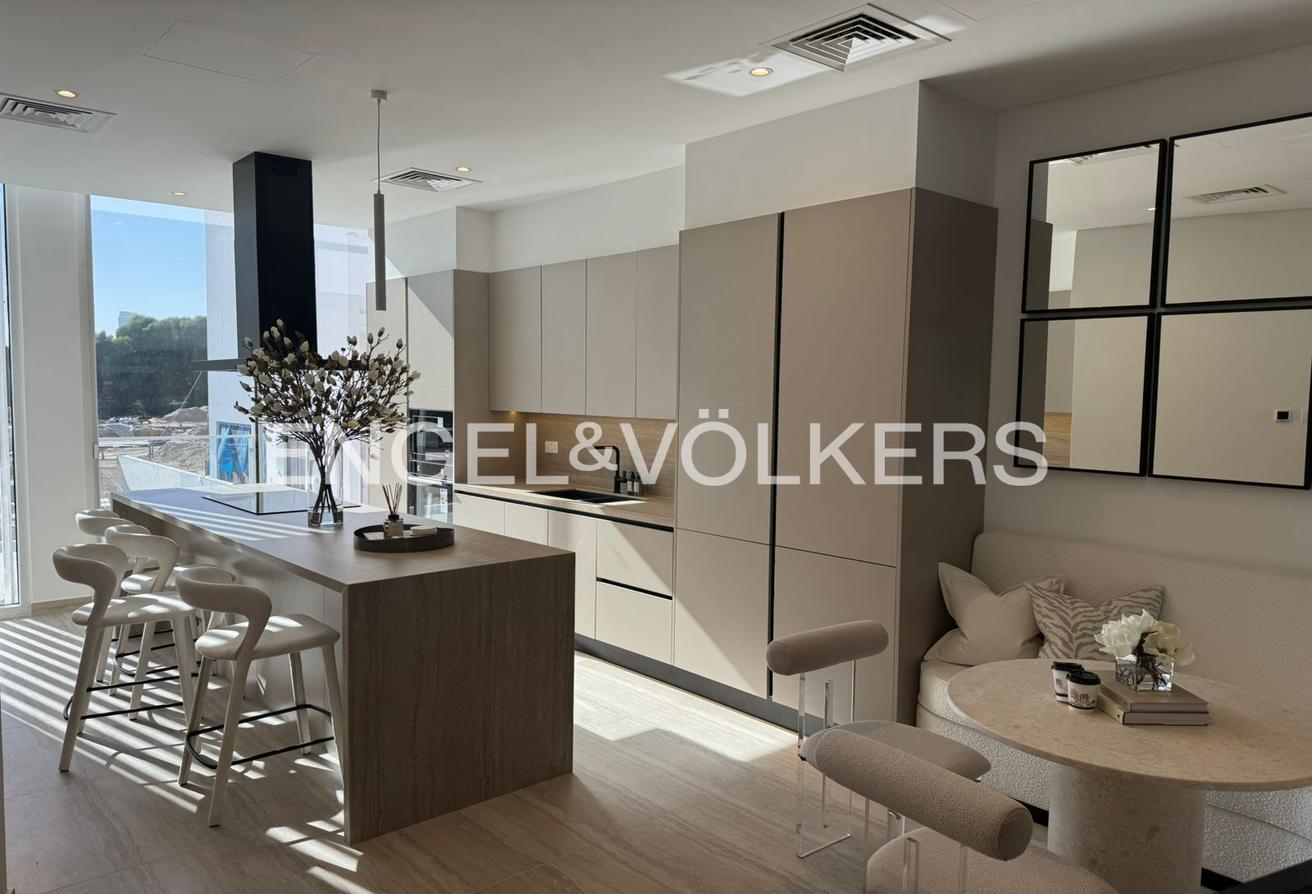 4 Bedroom | Park View | Premium photo 8