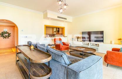 Apartment - 2 Bedrooms - 4 Bathrooms for rent in Al Hatimi - Shoreline Apartments - Palm Jumeirah - Dubai