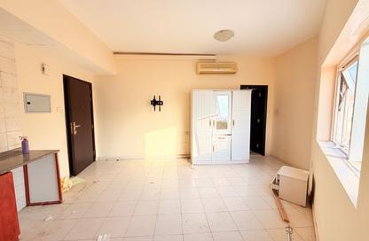 Apartment - Studio - 1 Bathroom for rent in Fire Station Road - Muwaileh - Sharjah Apartment - Studio - 1 Bathroom for rent in Fire Station Road - Muwaileh - Sharjah