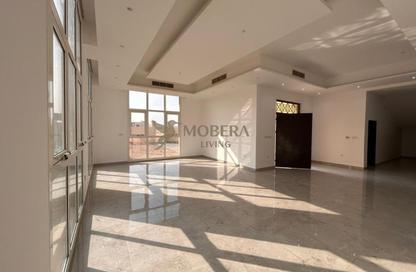 Villa - 5 Bedrooms - 7 Bathrooms for rent in Al Aweer 1 - Al Aweer - Dubai