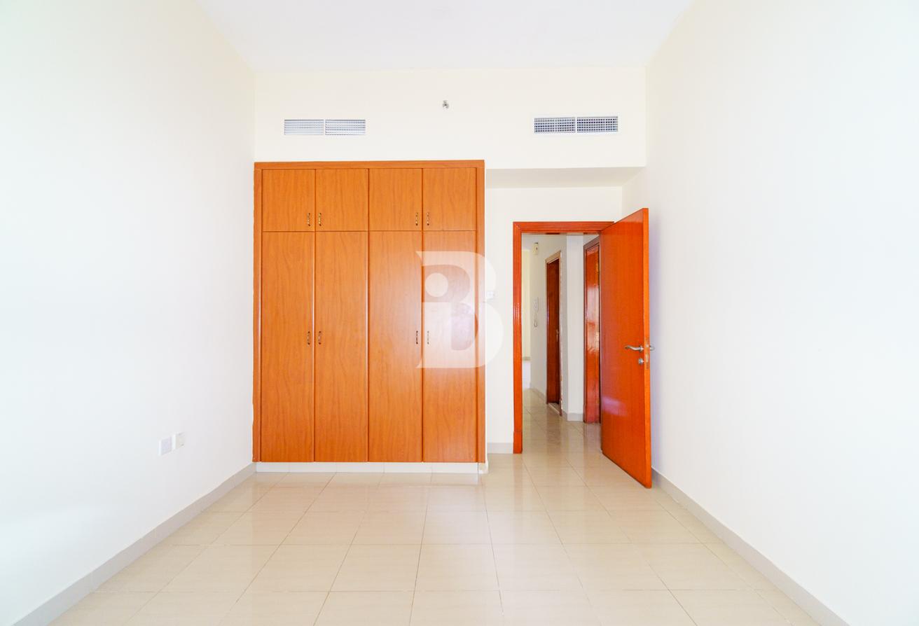 Bright & Spacious | 2 Bed | Next to School photo 4