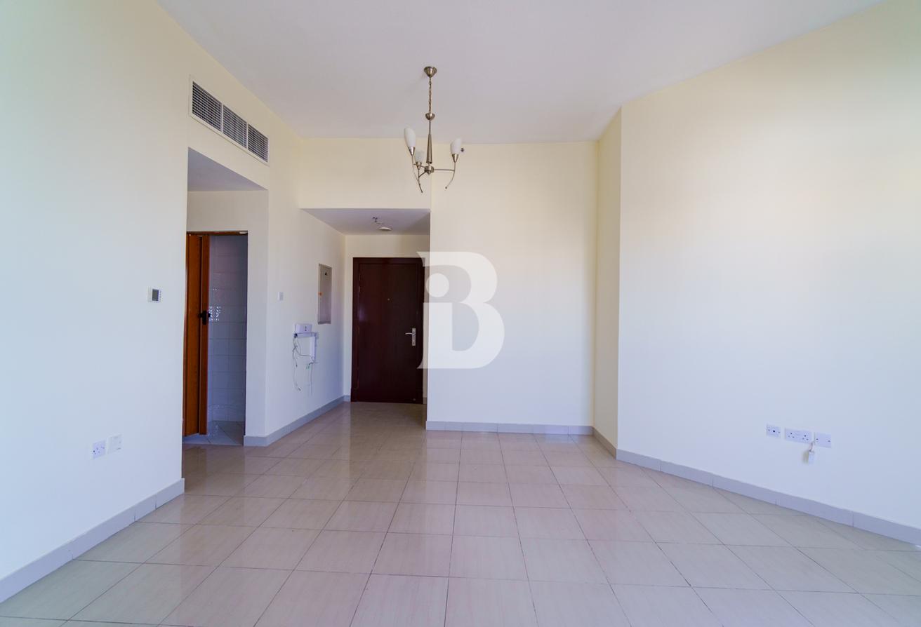 Bright & Spacious | 2 Bed | Next to School photo 3