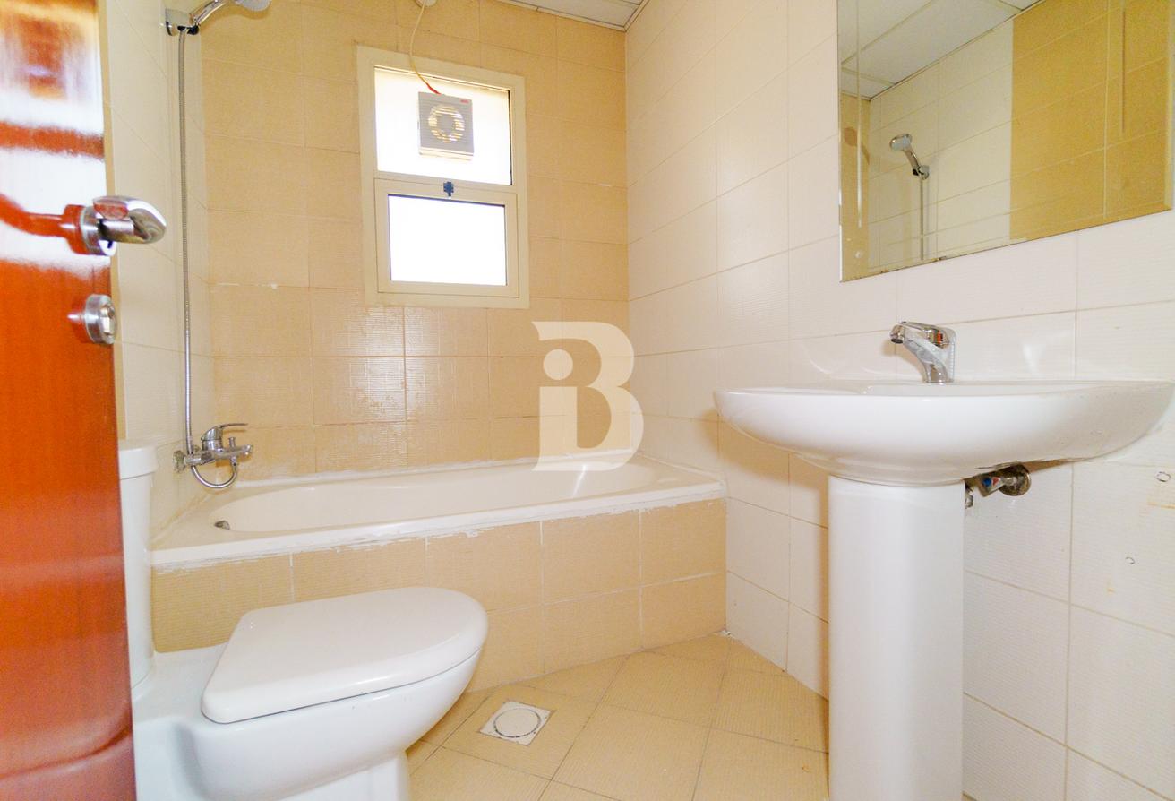 Bright & Spacious | 2 Bed | Next to School photo 8