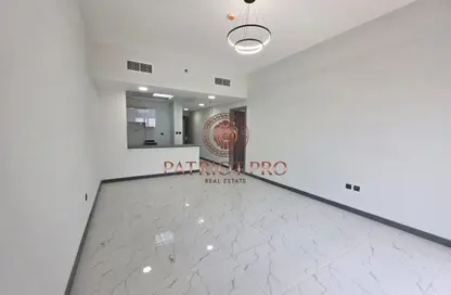 شقة - غرفة نوم - 2 حمامات للبيع في برج روكان A - برج روكان - روكان - دبي لاند - دبي