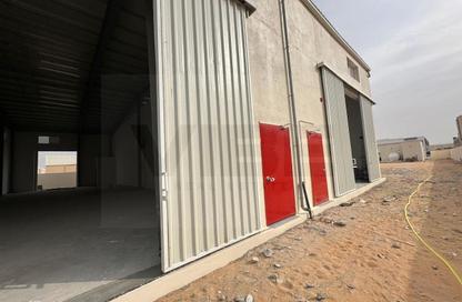 Warehouse - Studio - 2 Bathrooms for rent in Umm Al Thuoob - Umm Al Quwain