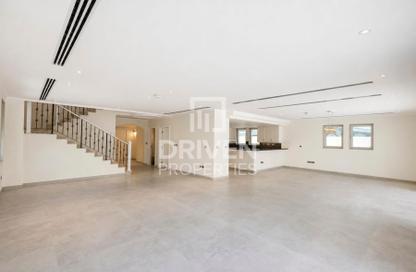 Villa - 4 - 5 for rent in District 3 - Jumeirah Park - Dubai