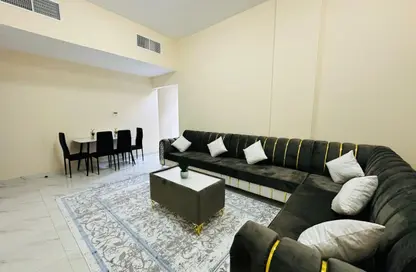 شقة - غرفة نوم - 2 حمامات للايجار في مساكن كورنيش عجمان - طريق كورنيش عجمان - عجمان