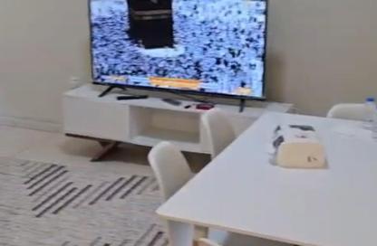 شقة - غرفة نوم - 2 حمامات للبيع في التعاون - الشارقة