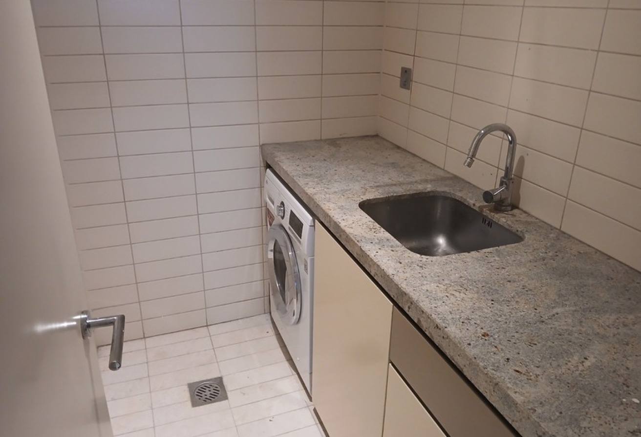 Luxury Furnished 2BR | Panoramic Sea View | Vacant gallery image