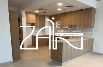 Townhouse - 2 Bedrooms - 4 Bathrooms for rent in Bloom Living - Zayed City (Khalifa City C) - Khalifa City - Abu Dhabi