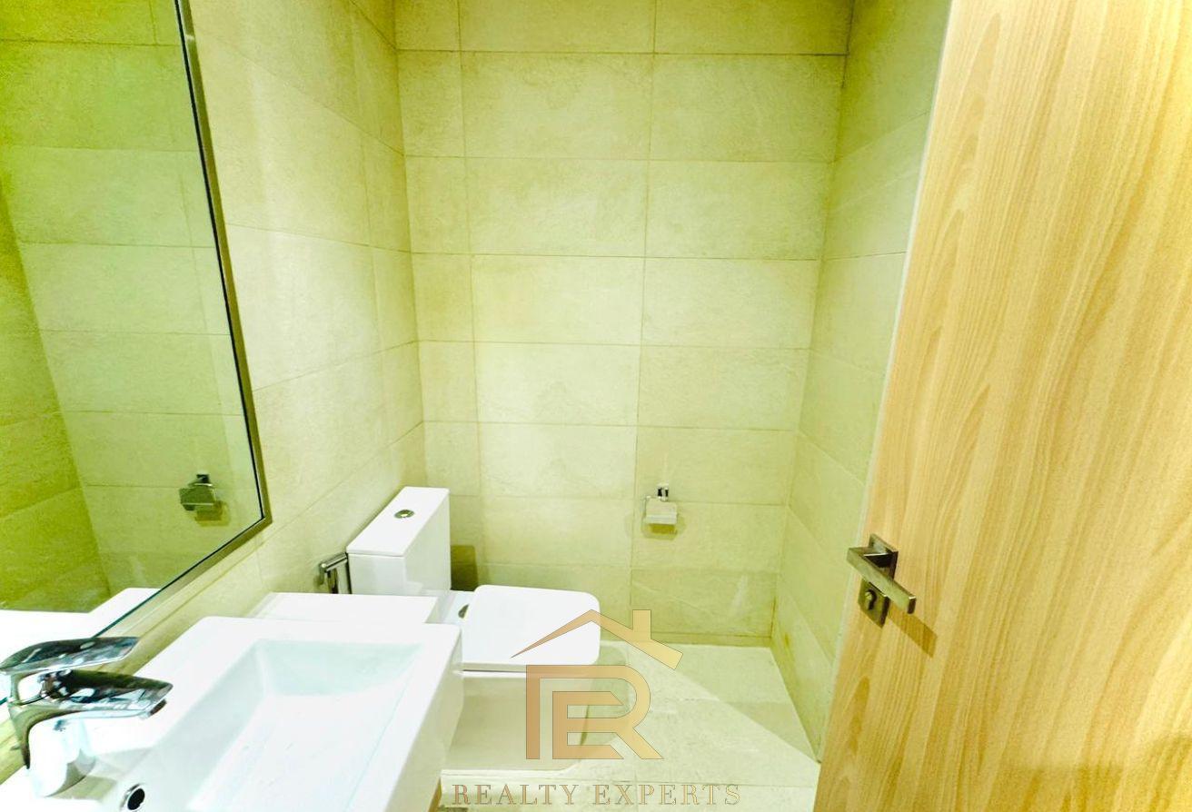 Spacious Studio Apartment with Modern Amenities photo 6