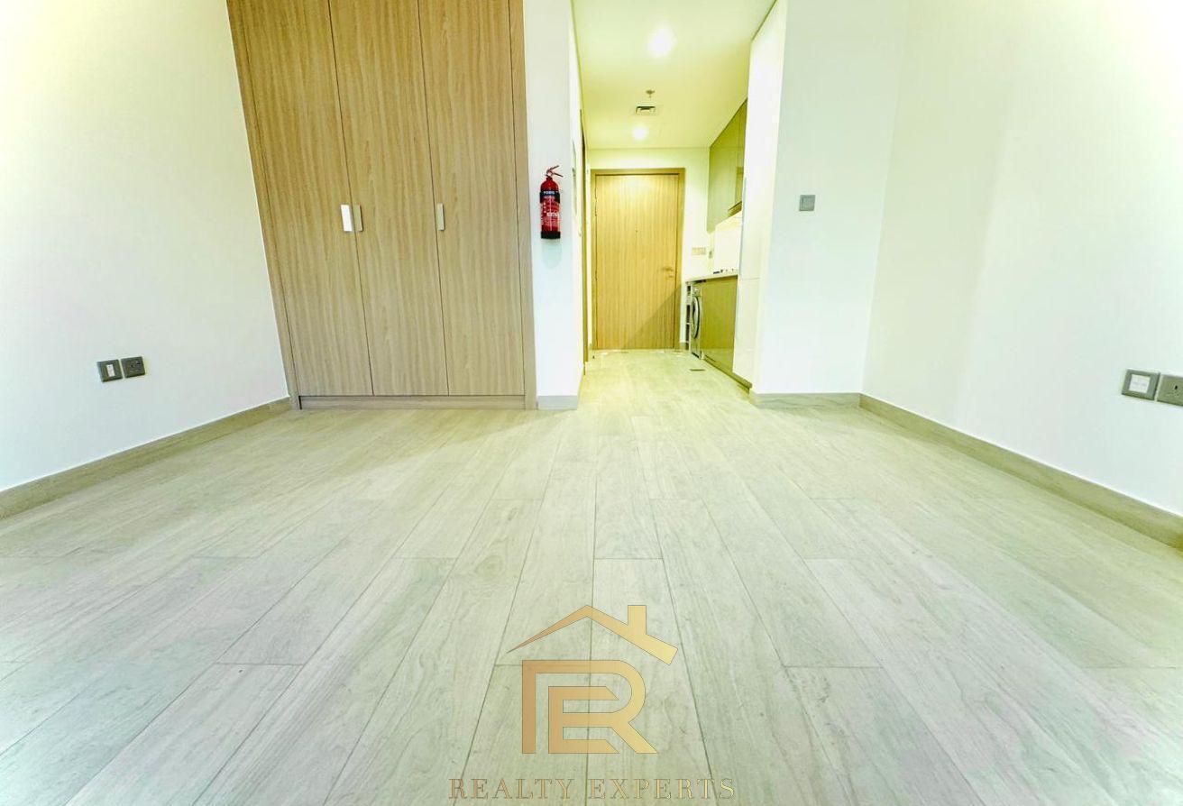 Spacious Studio Apartment with Modern Amenities photo 2