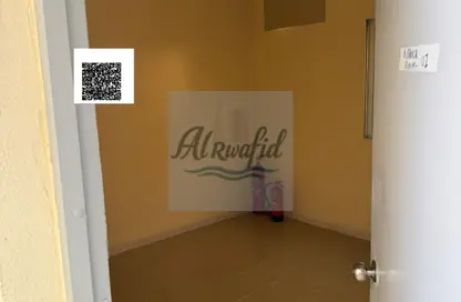 سكن عمال - استوديو - 8 حمامات للايجار في بناية اس جي 10 - المنطقة الصناعية رقم 10 - المنطقة الصناعية بالشارقة - الشارقة