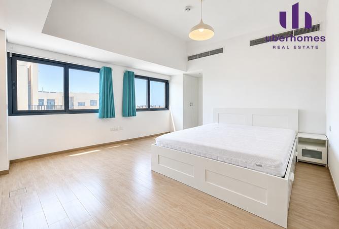 Fully Furnished | Close To Metro | Chiller Free photo 3