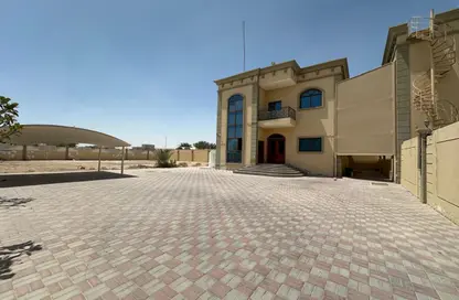 Villa - 4 Bedrooms - 5 Bathrooms for rent in Mohamed Bin Zayed Centre - Mohamed Bin Zayed City - Abu Dhabi