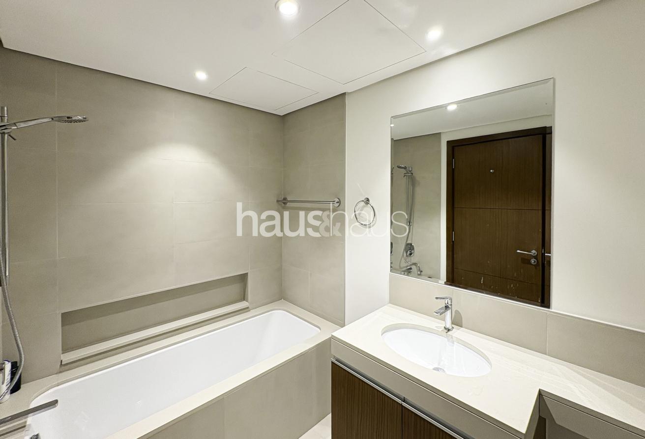 1 in 1 Rare 3BR | Low Floor | Marina & Burj View photo 21