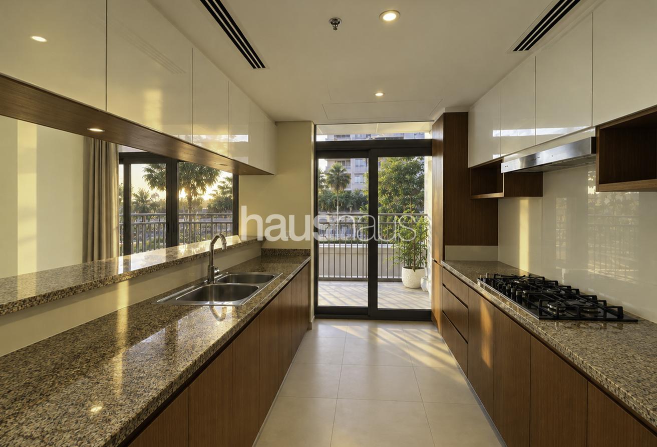 1 in 1 Rare 3BR | Low Floor | Marina & Burj View photo 7