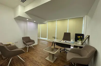 مكتب - 8 غرف نوم - 3 حمامات للايجار في شارع حمدان - أبوظبي