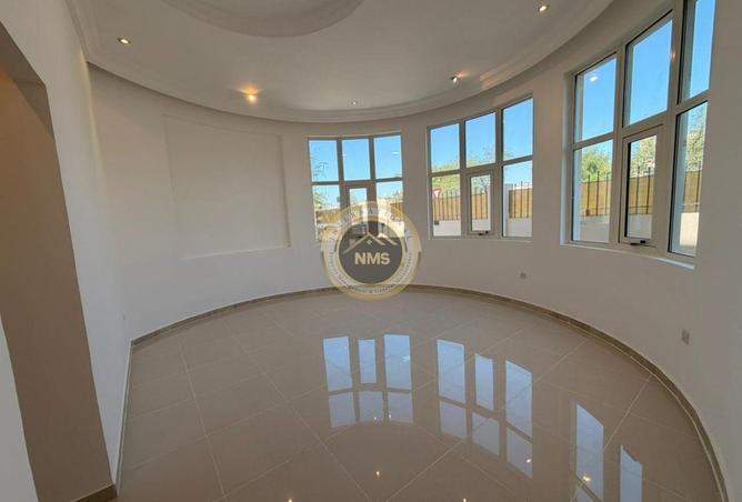 102833206 - Property Image 3