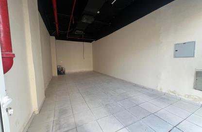 Shop - Studio for rent in Um Altaraffa - Sharjah