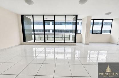 Apartment - 3 Bedrooms - 4 Bathrooms for rent in Golden Sands 7 - Al Mankhool - Bur Dubai - Dubai