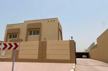 فيلا - 5 غرف نوم - 5 حمامات للايجار في الرفاع - رأس الخيمة