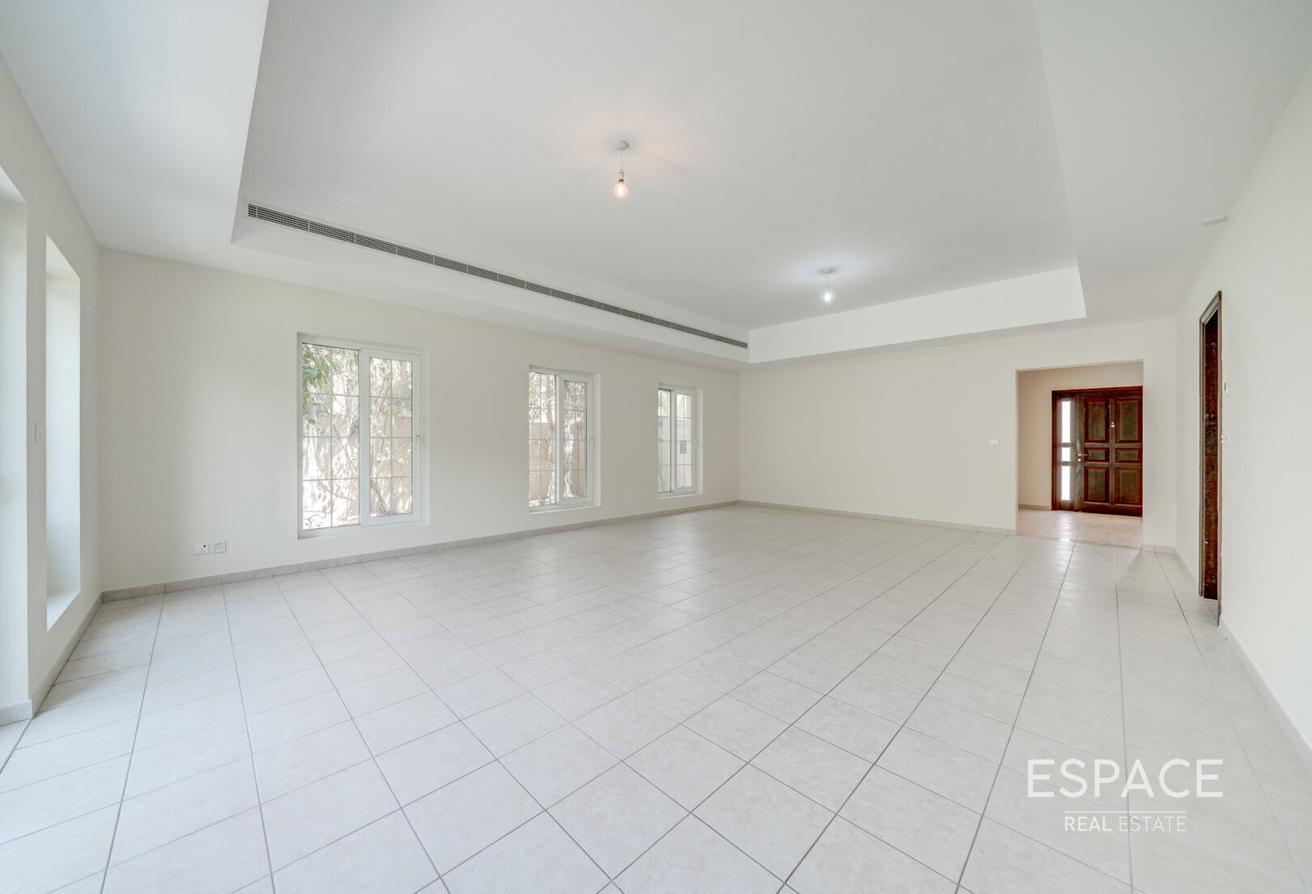 Exclusive | External Maids | Prime Location photo 3