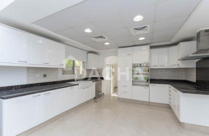 Villa - 5 - 5 for sale in Meadows 1 - Meadows - Dubai Villa - 5 - 5 for sale in Meadows 1 - Meadows - Dubai