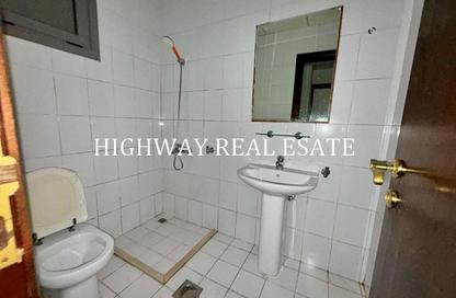 Apartment - 2 - 4 for rent in Al Mamzar Tower - Al Mamzar - Sharjah - Sharjah