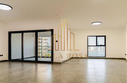 Apartment - 4 Bedrooms - 6 Bathrooms for rent in Riviera Tower - Al Majaz 3 - Al Majaz - Sharjah