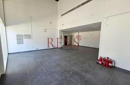 Shop - Studio - 2 Bathrooms for rent in Capital Golden Tower - Business Bay - Dubai
