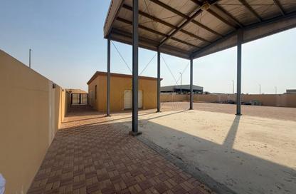 Labor Camp - Studio - 7+ for rent in Al Sajaa - Sharjah