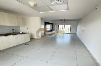 شقة - 2 غرف نوم - 3 حمامات للايجار في بوابة بن غاطي - منطقة 15 - قرية جميرا الدائرية - دبي