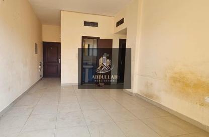 Apartment - 1 Bedroom - 2 Bathrooms for rent in Muwailih Building - Muwaileh - Sharjah