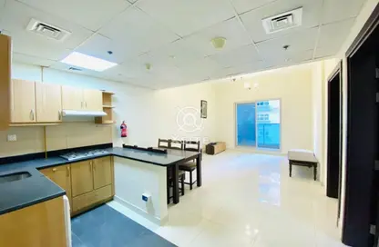 شقة - 2 غرف نوم - 3 حمامات للايجار في مساكن النخبة رقم 7 - مساكن النخبة الرياضية - مدينة دبي الرياضية - دبي