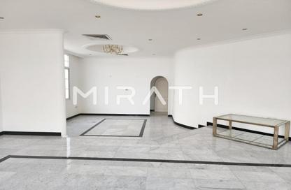 Villa - 4 Bedrooms - 4 Bathrooms for rent in Jumeirah 1 Villas - Jumeirah 1 - Jumeirah - Dubai