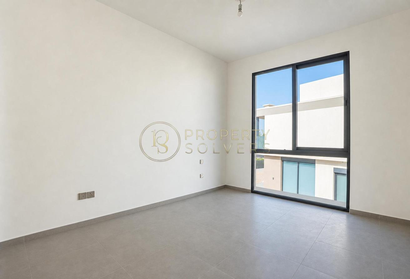 Huge 5BR Villa | Park View | Prime Location photo 11