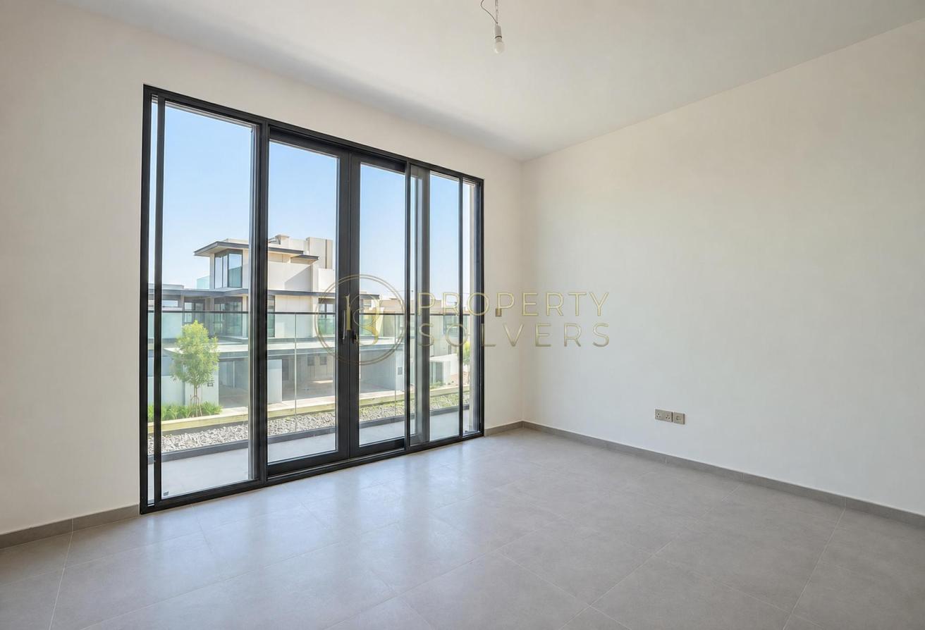 Huge 5BR Villa | Park View | Prime Location photo 8