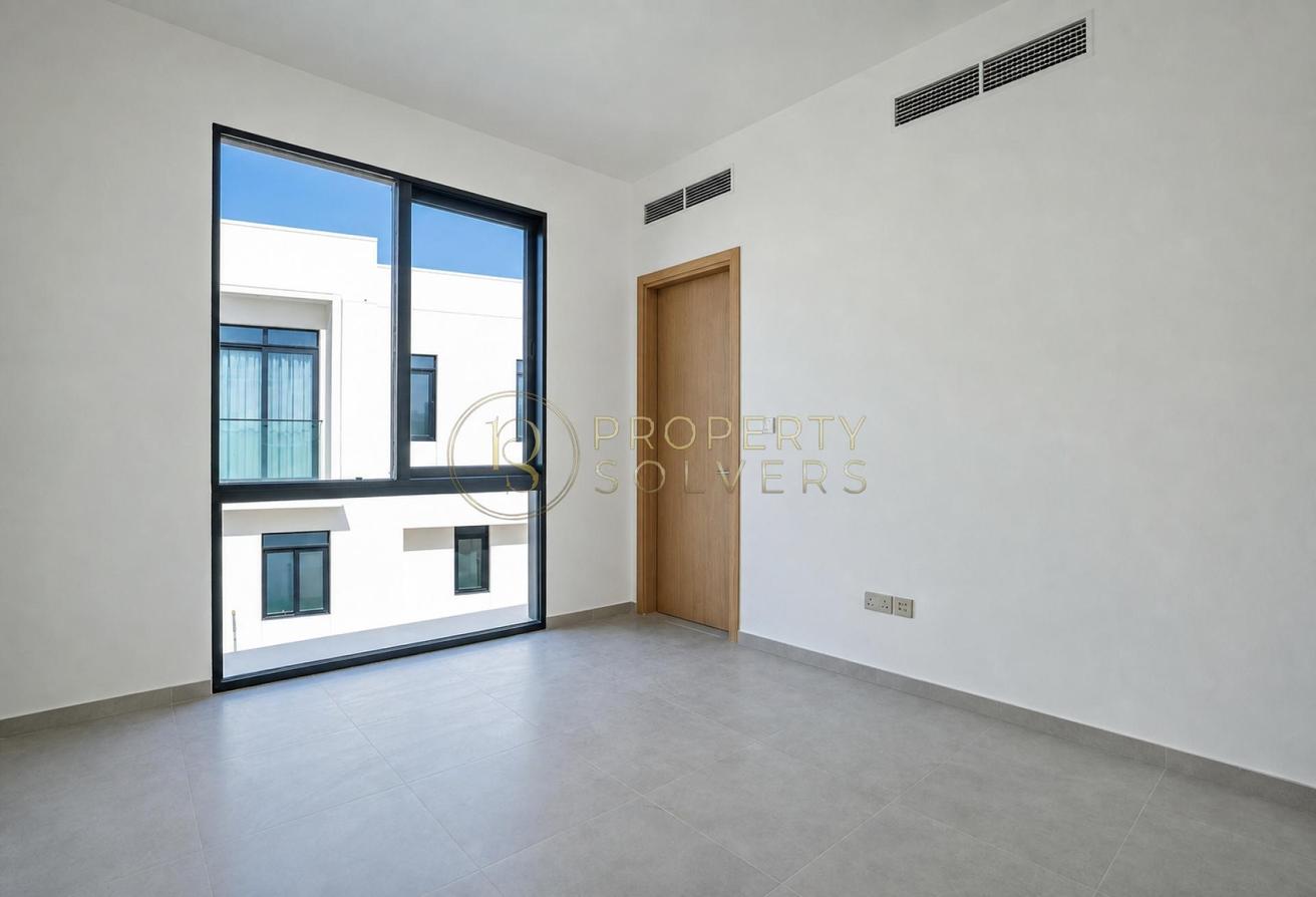 Huge 5BR Villa | Park View | Prime Location photo 10