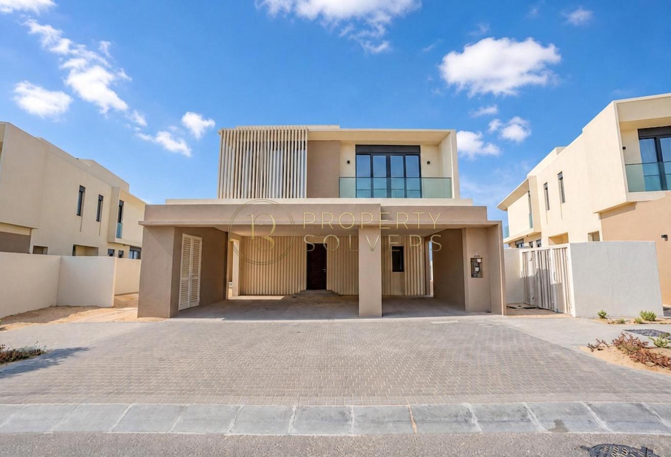 Huge 5BR Villa | Park View | Prime Location photo 2