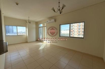 Apartment - 1 Bedroom - 2 Bathrooms for rent in Mazaya 15 - Queue Point - Liwan - Dubai Land - Dubai