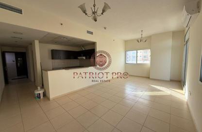Apartment - 1 Bedroom - 2 Bathrooms for rent in Mazaya 15 - Queue Point - Liwan - Dubai Land - Dubai