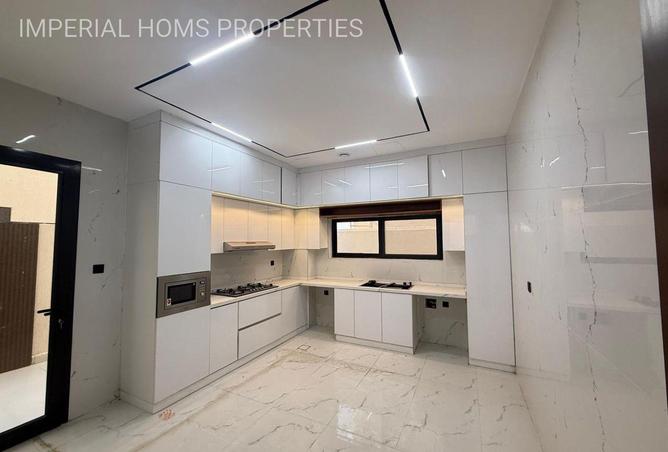 72721449 - Property Image 3