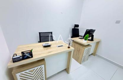 Office Space - Studio - 1 Bathroom for rent in Red Avenue - Al Garhoud - Dubai
