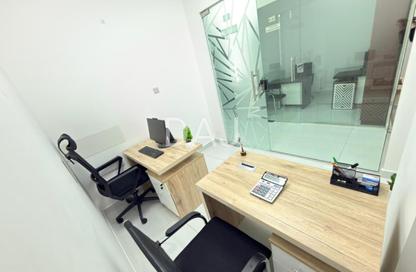Office Space - Studio - 1 Bathroom for rent in Red Avenue - Al Garhoud - Dubai