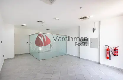 Shop - Studio - 1 Bathroom for rent in Dawson House - Meydan Avenue - Meydan - Dubai