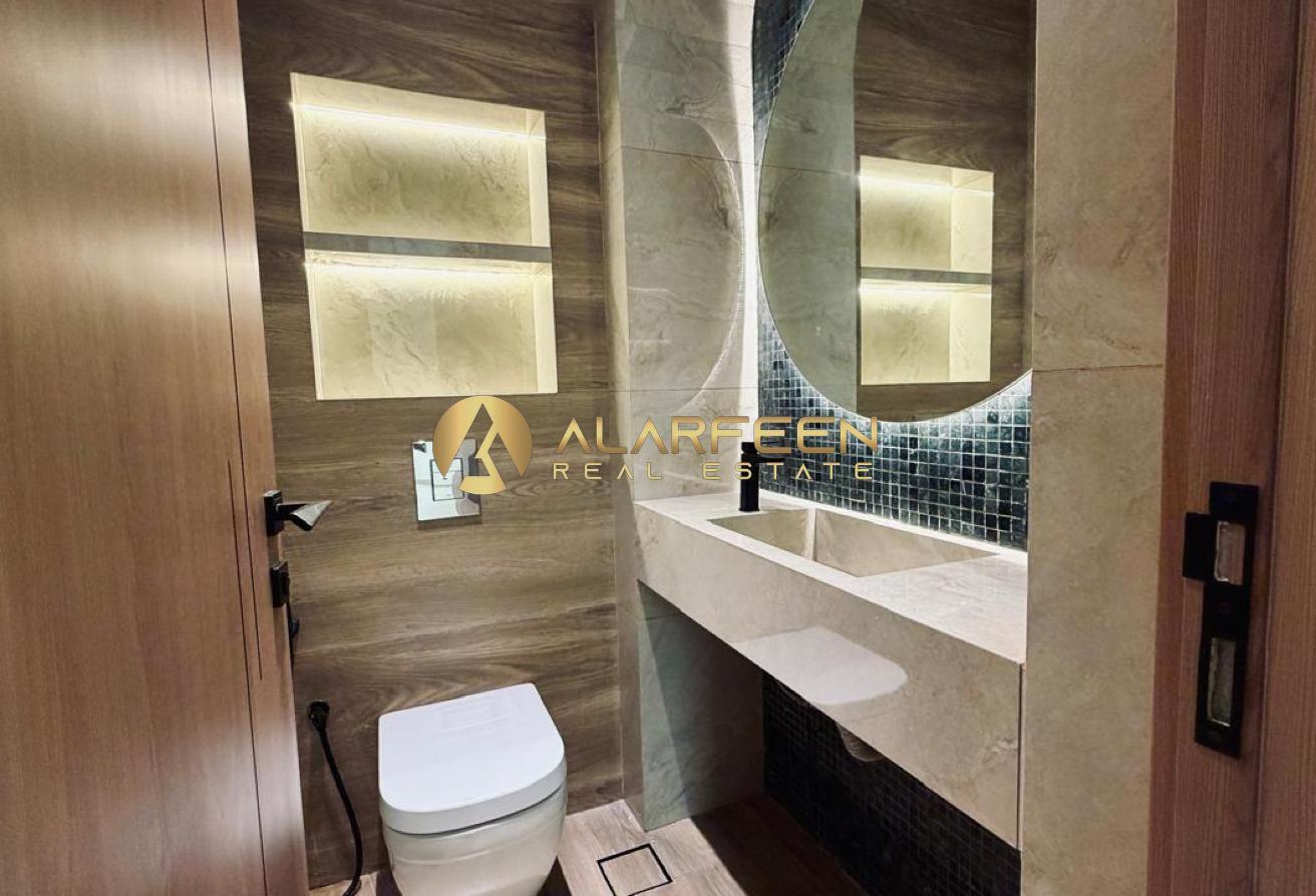 Modern 4BR Villa | Private Garden & Pool photo 16