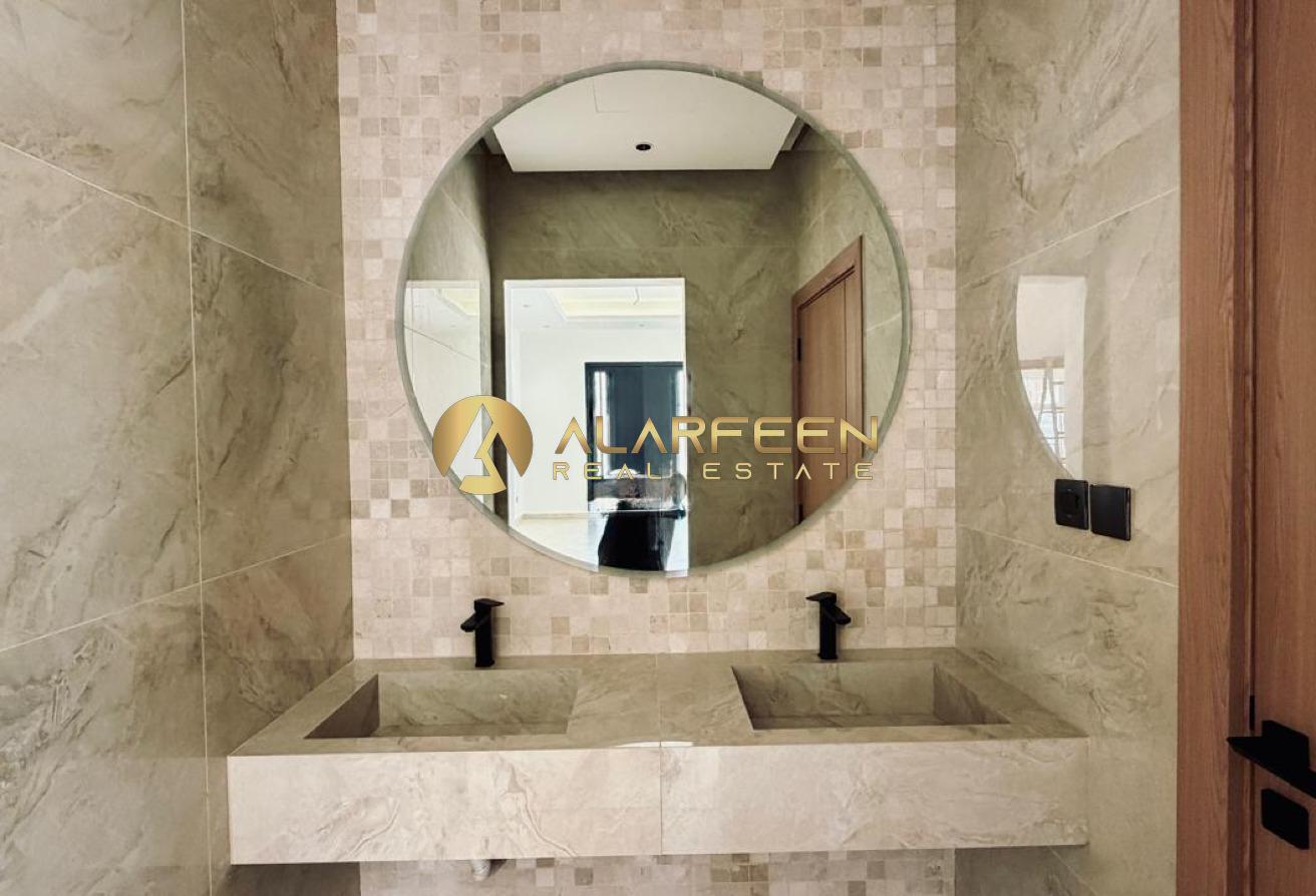 Modern 4BR Villa | Private Garden & Pool photo 19